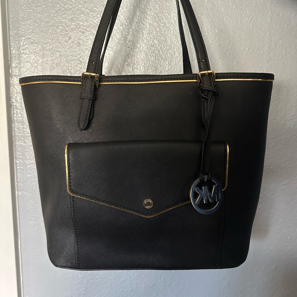 Michael Kors black over the shoulder handbag.
Great condition